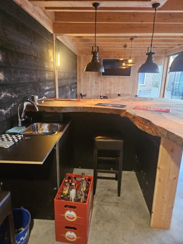 Mancave in de achtertuin img 20251129 wa0005