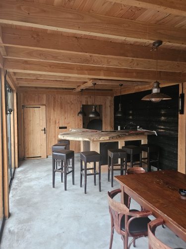 Mancave in de achtertuin img 20251129 wa0016